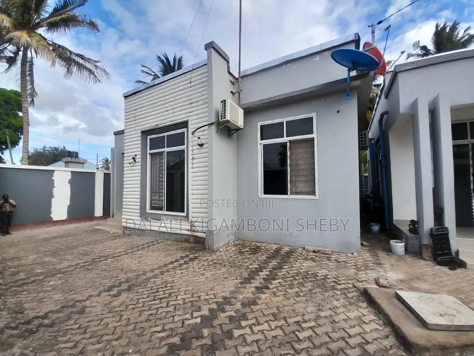 6bdrm Apartment in Kigamboni Kisota for sale