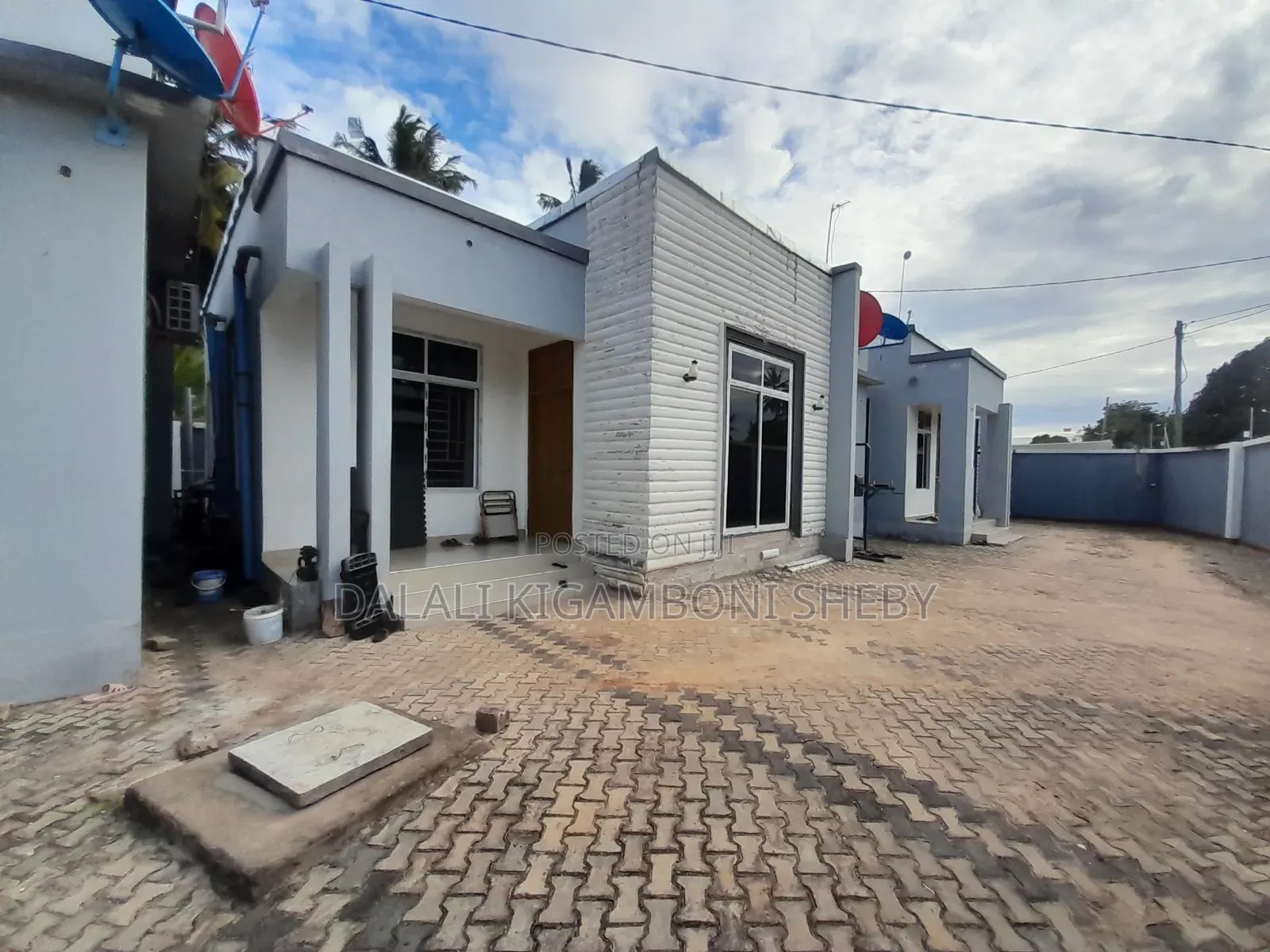 6bdrm Apartment in Kigamboni Kisota for sale