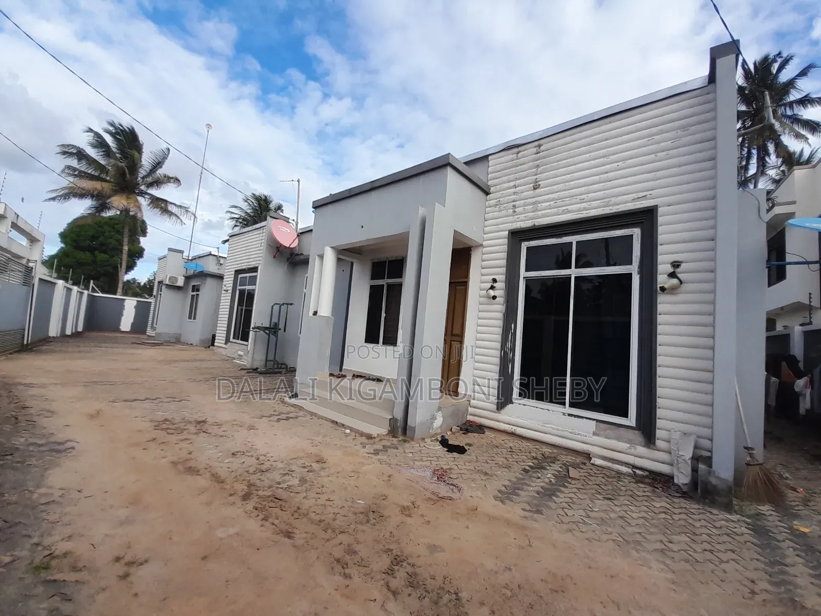 6bdrm Apartment in Kigamboni Kisota for sale