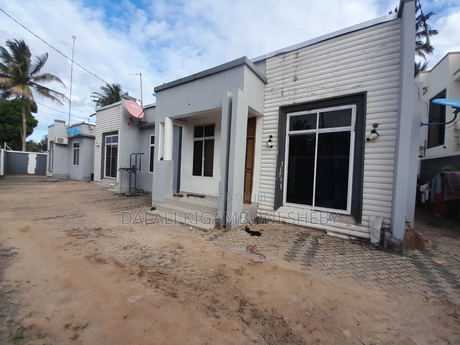 6bdrm Apartment in Kigamboni Kisota for sale