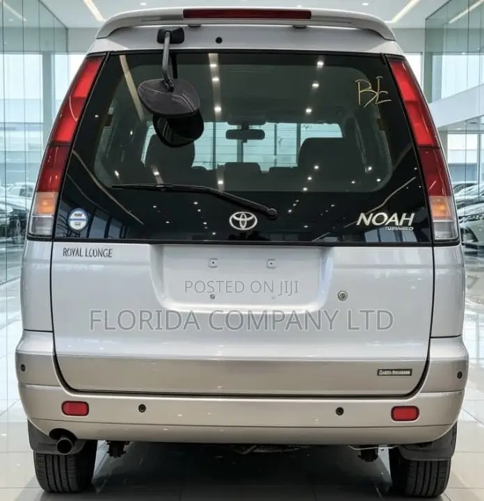 Toyota Noah 2004