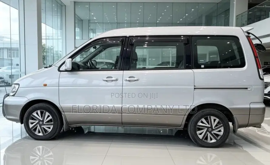 Toyota Noah 2004