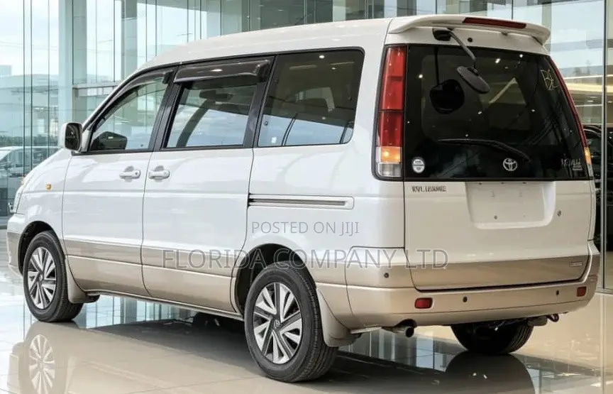 Toyota Noah 2004
