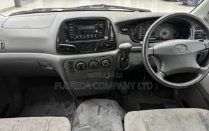 Toyota Noah 2004