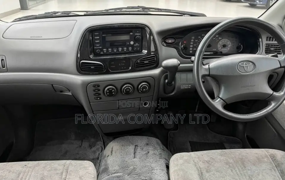 Toyota Noah 2004