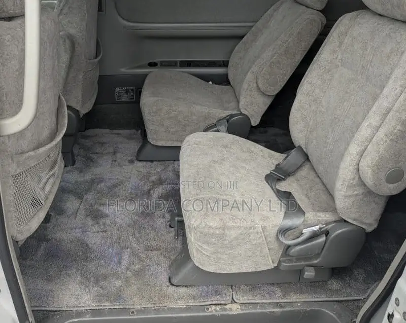 Toyota Noah 2004