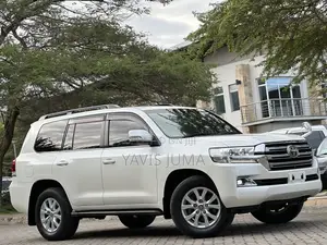 Toyota Land Cruiser 2016 White