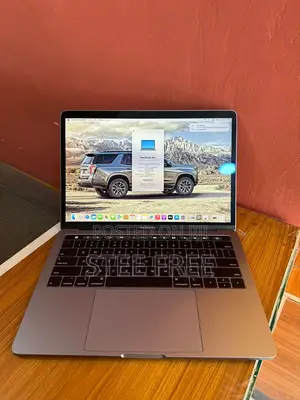 Laptop Apple MacBook Pro 2018 32GB Intel Core i3 SSHD (Hybrid) 512GB