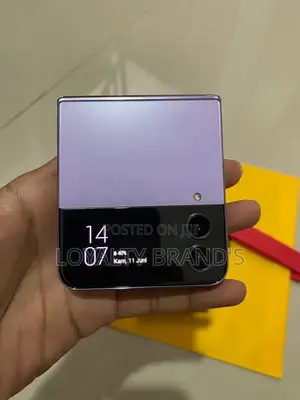 New Samsung Galaxy Z Flip4 256 GB