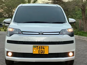 Toyota Spade 2013 White