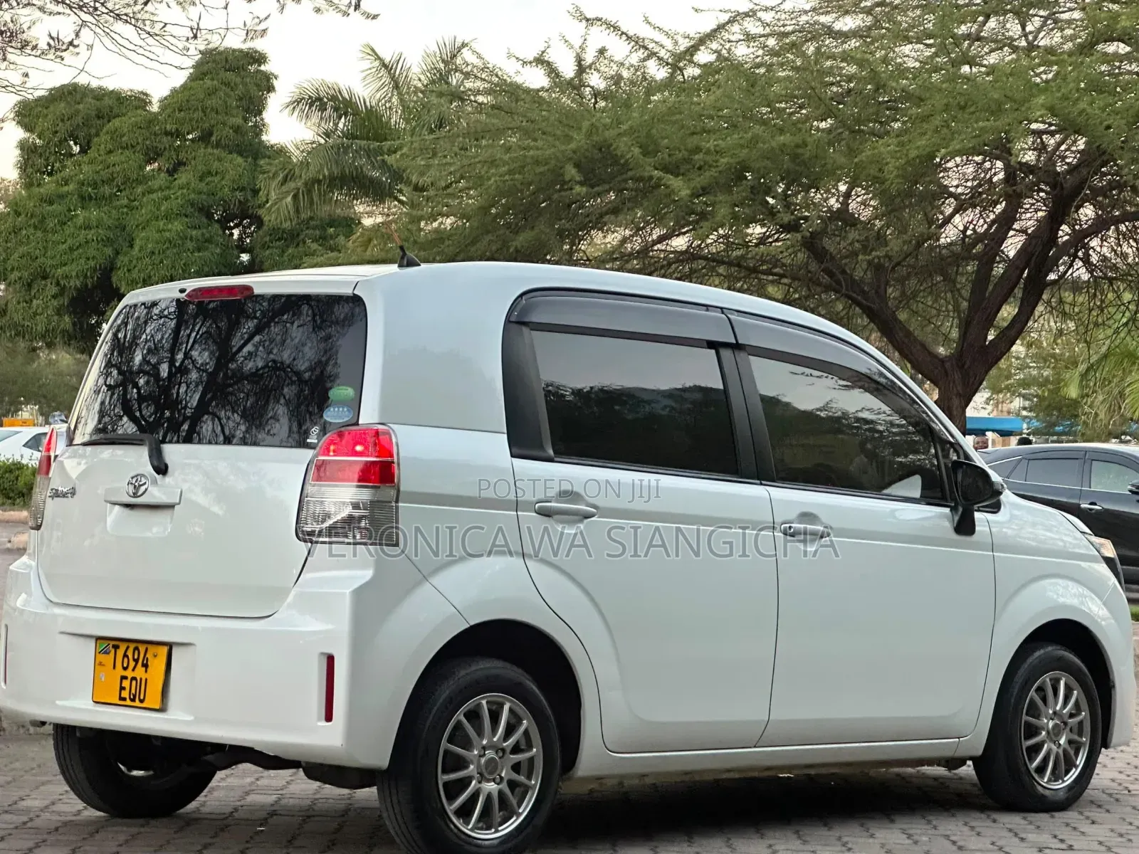 Toyota Spade 2013 White