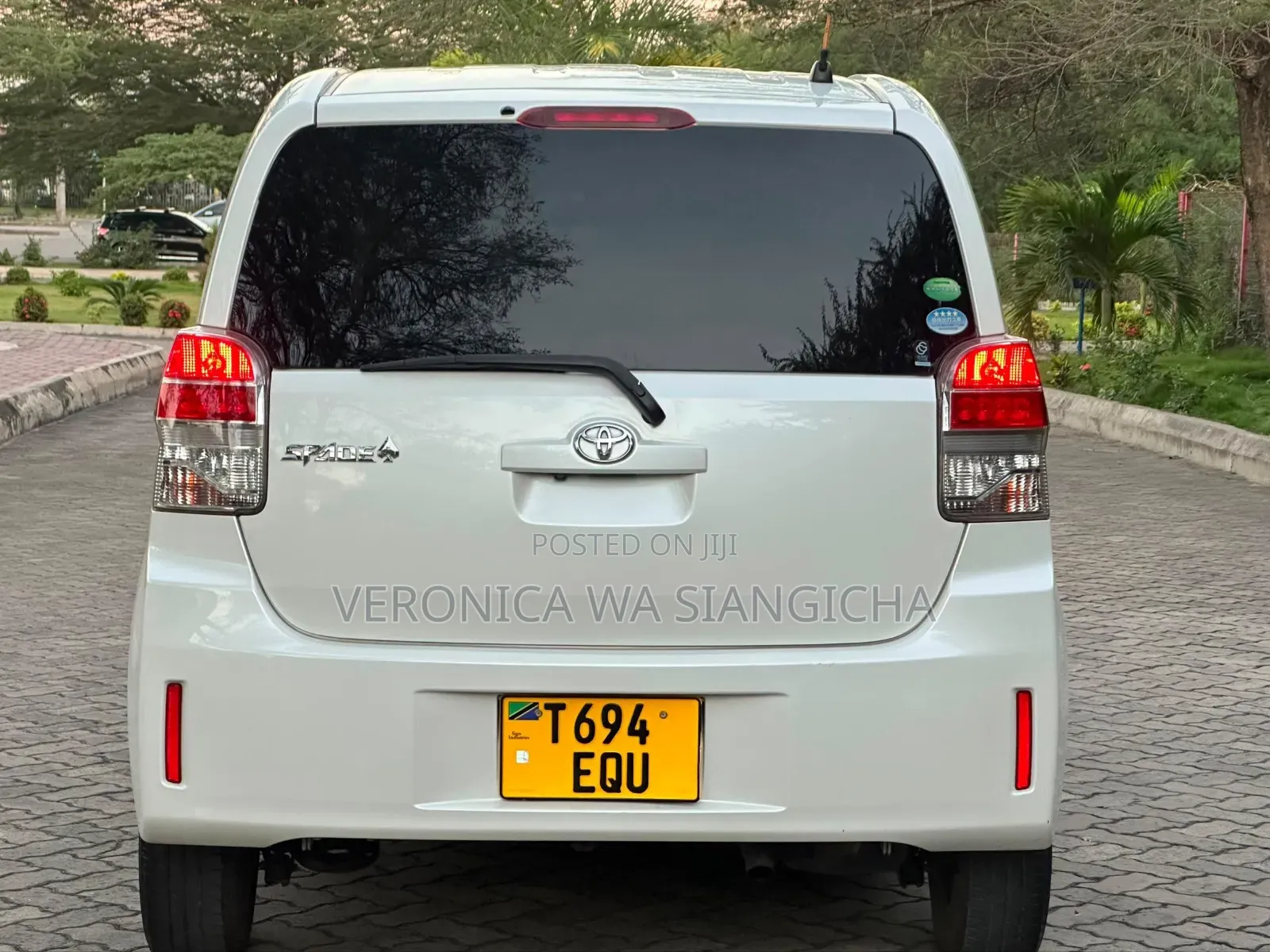 Toyota Spade 2013 White