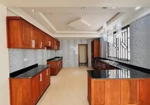 5bdrm Apartment in Oyster Bay for rent