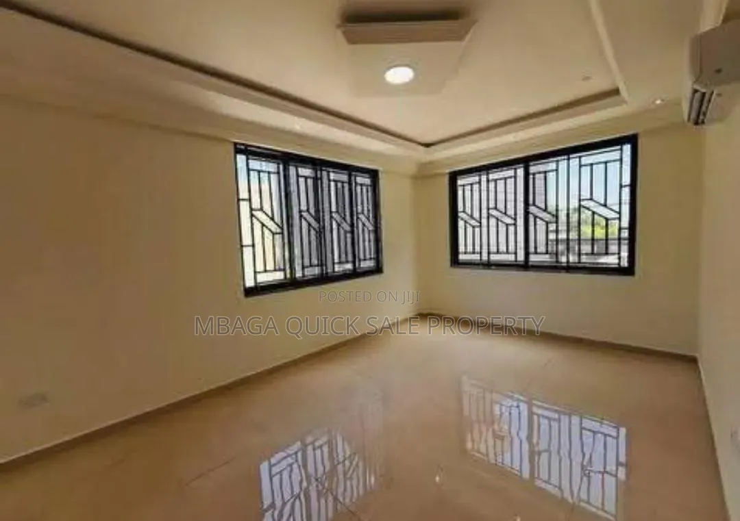 5bdrm Apartment in Oyster Bay for rent