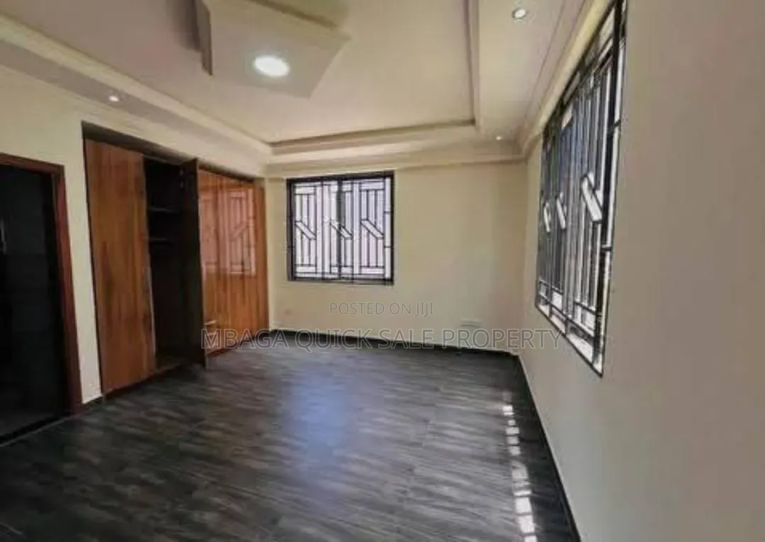 5bdrm Apartment in Oyster Bay for rent
