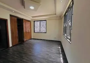 5bdrm Apartment in Oyster Bay for rent