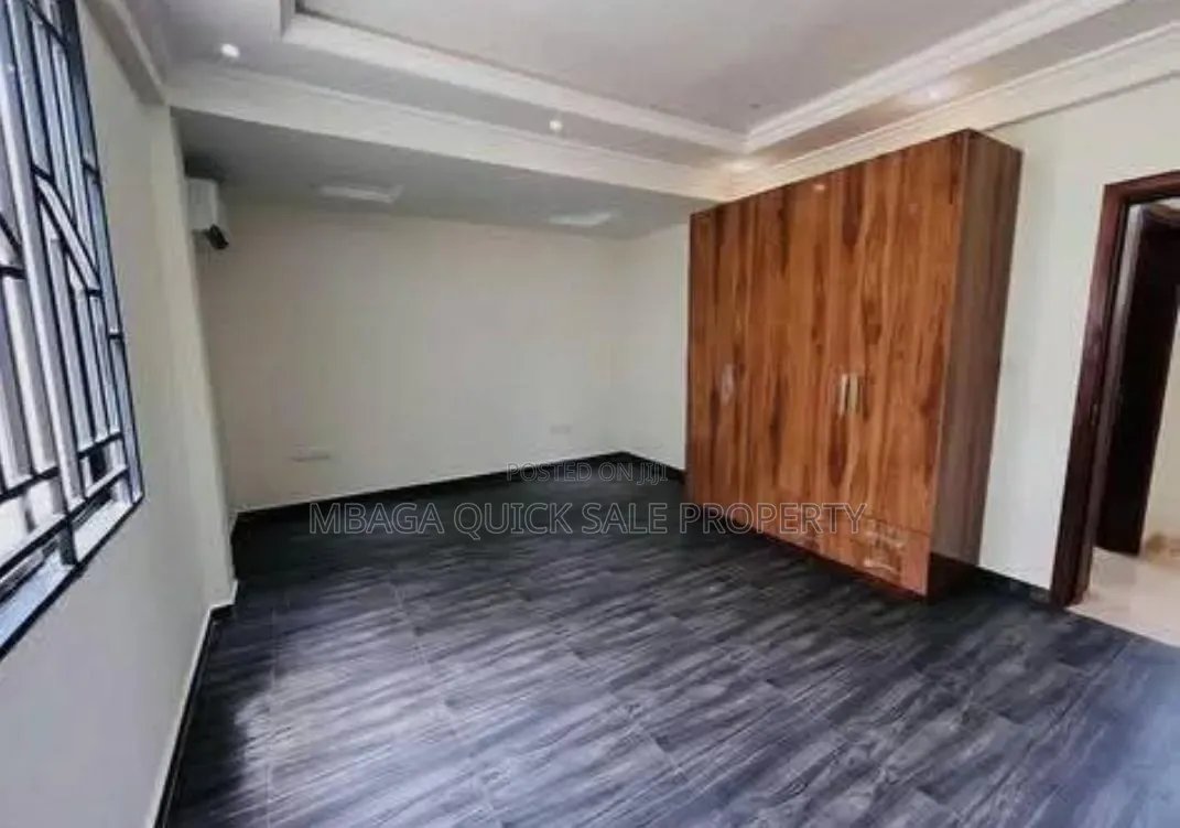 5bdrm Apartment in Oyster Bay for rent