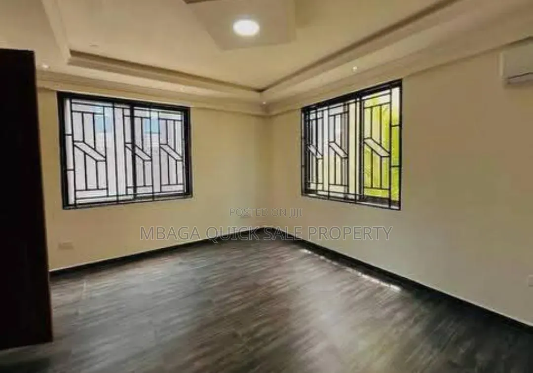 5bdrm Apartment in Oyster Bay for rent