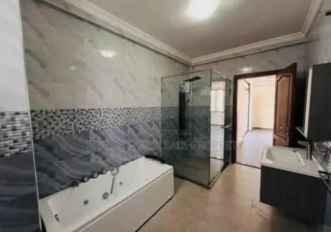 5bdrm Apartment in Oyster Bay for rent