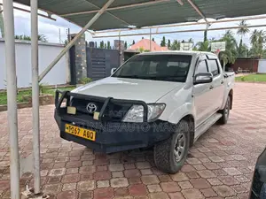 Toyota Hilux 2006 White