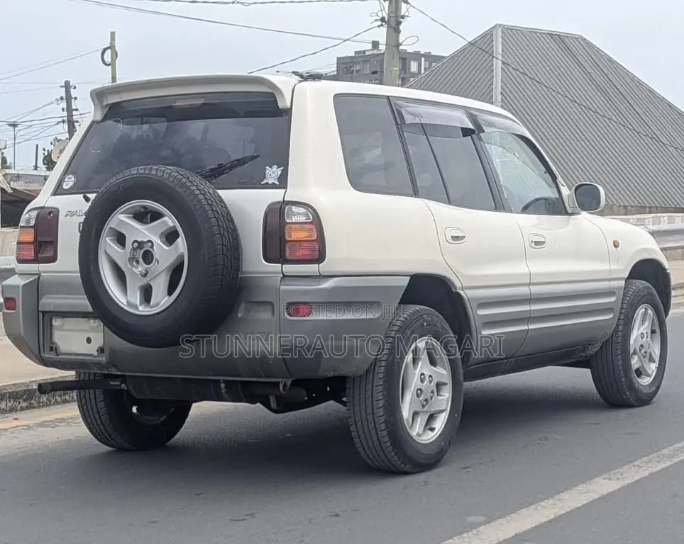 Toyota RAV4 Automatic 2000 Pearl