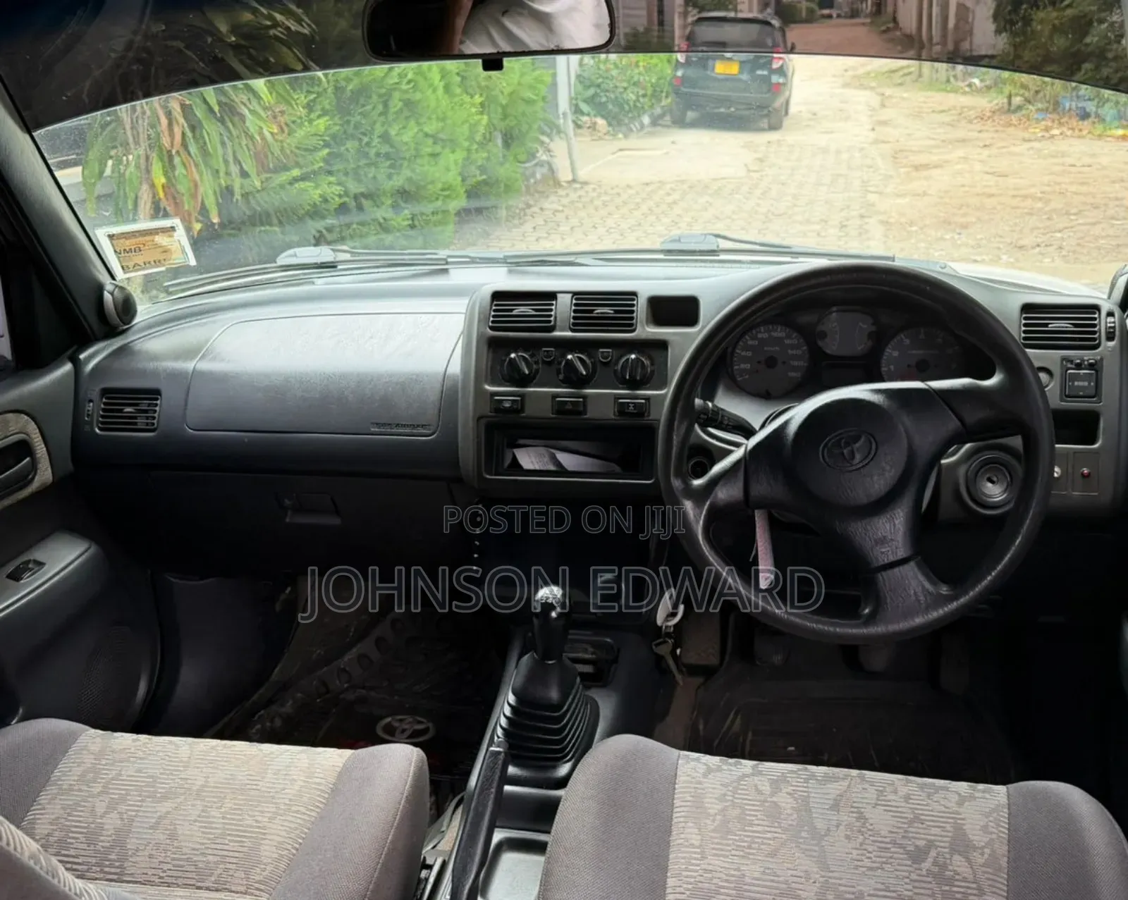Toyota RAV4 Automatic 2000 White