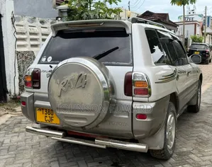 Toyota RAV4 Automatic 2000 White