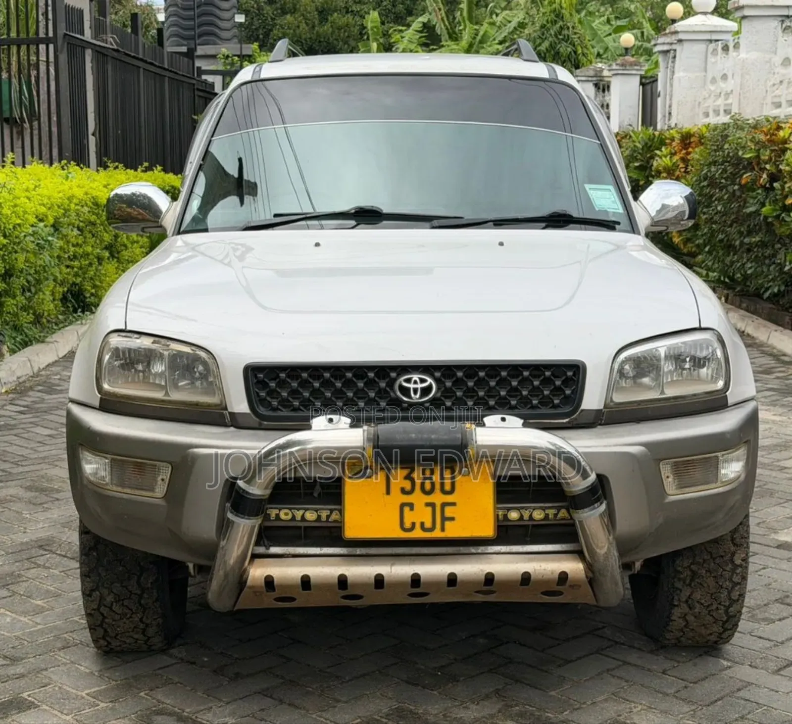 Toyota RAV4 Automatic 2000 White