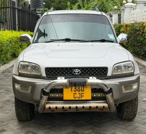 Toyota RAV4 Automatic 2000 White