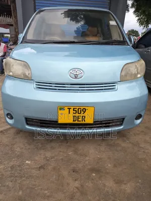 Toyota Porte 2005 Blue