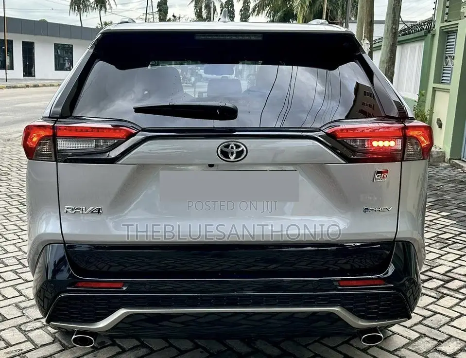 Toyota RAV4 Hybrid 2024 Silver