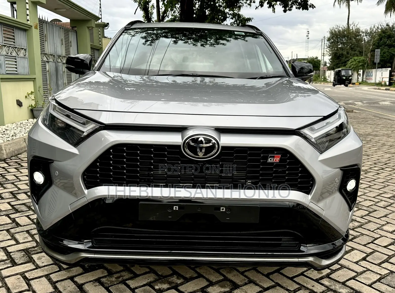 Toyota RAV4 Hybrid 2024 Silver