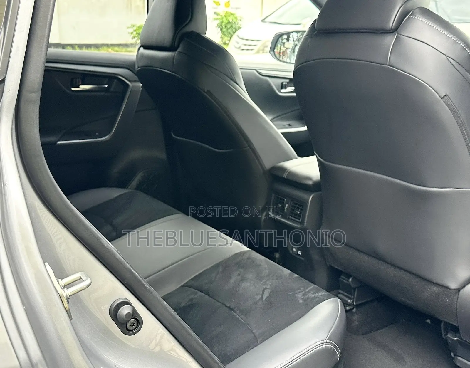 Toyota RAV4 Hybrid 2024 Silver