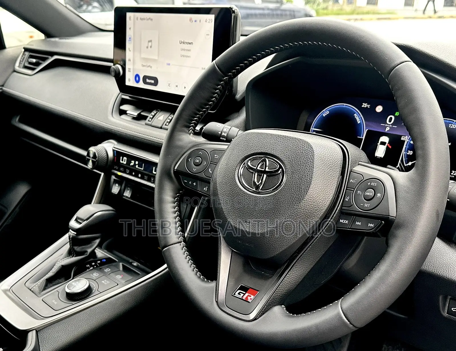 Toyota RAV4 Hybrid 2024 Silver