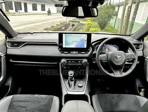 Toyota RAV4 Hybrid 2024 Silver