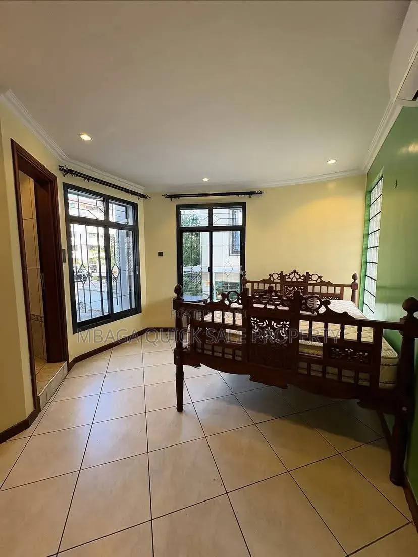 5bdrm House in Masaki for rent