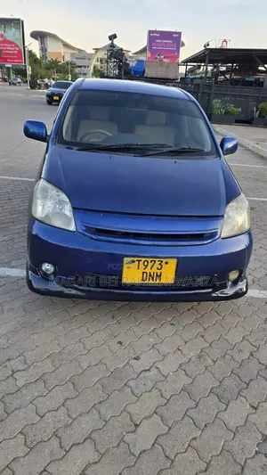 Toyota Raum 2004 Blue