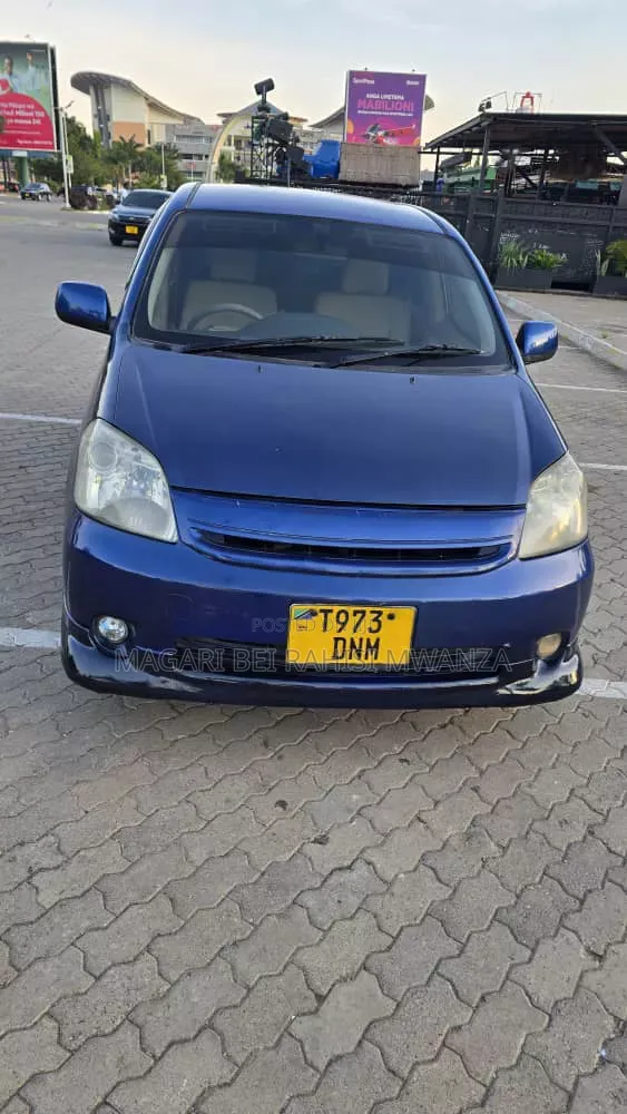 Toyota Raum 2004 Blue