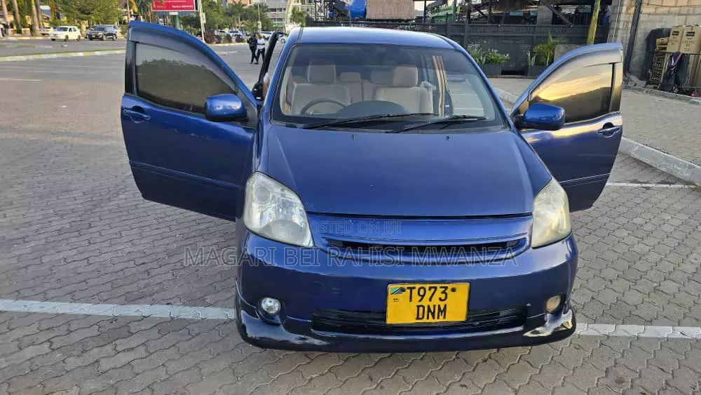 Toyota Raum 2004 Blue
