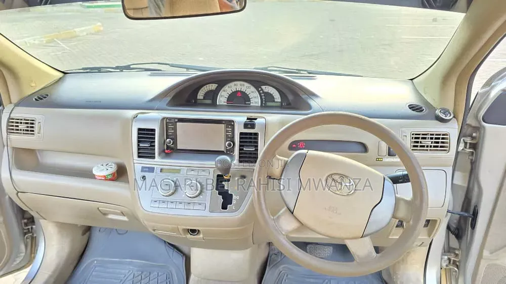 Toyota Raum 2004 Blue