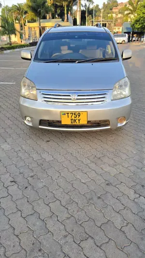 Toyota Raum 2004 Silver