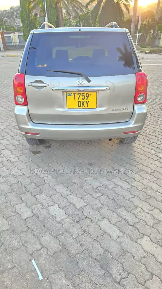 Toyota Raum 2004 Silver