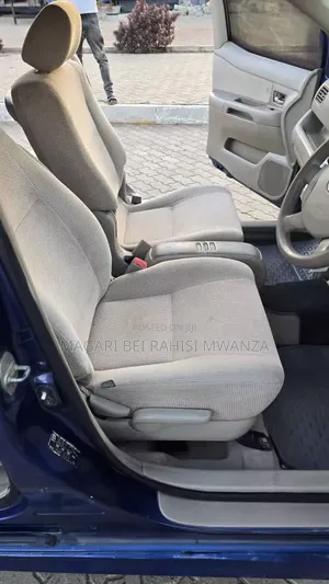 Toyota Raum 2004 Silver
