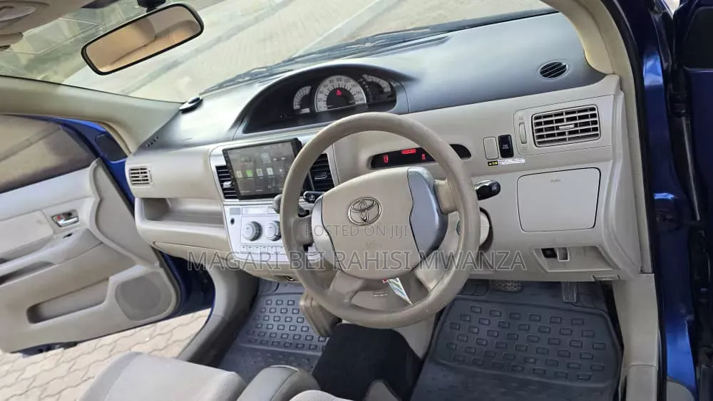 Toyota Raum 2004 Silver