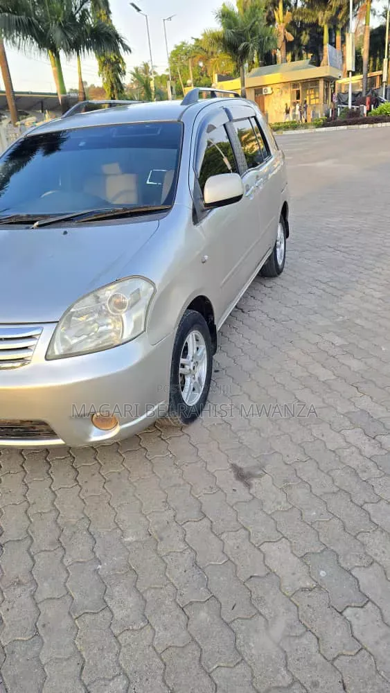 Toyota Raum 2004 Silver