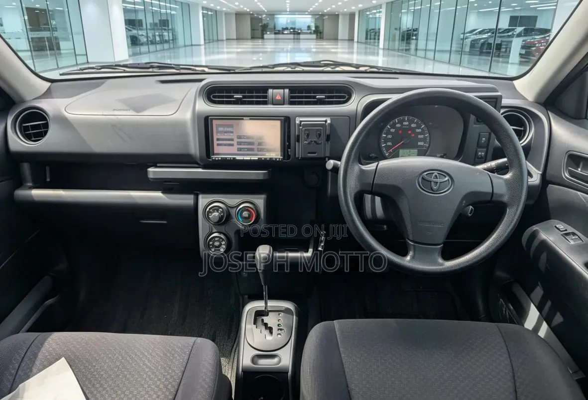 Toyota Succeed SV Premium 2016 Silver
