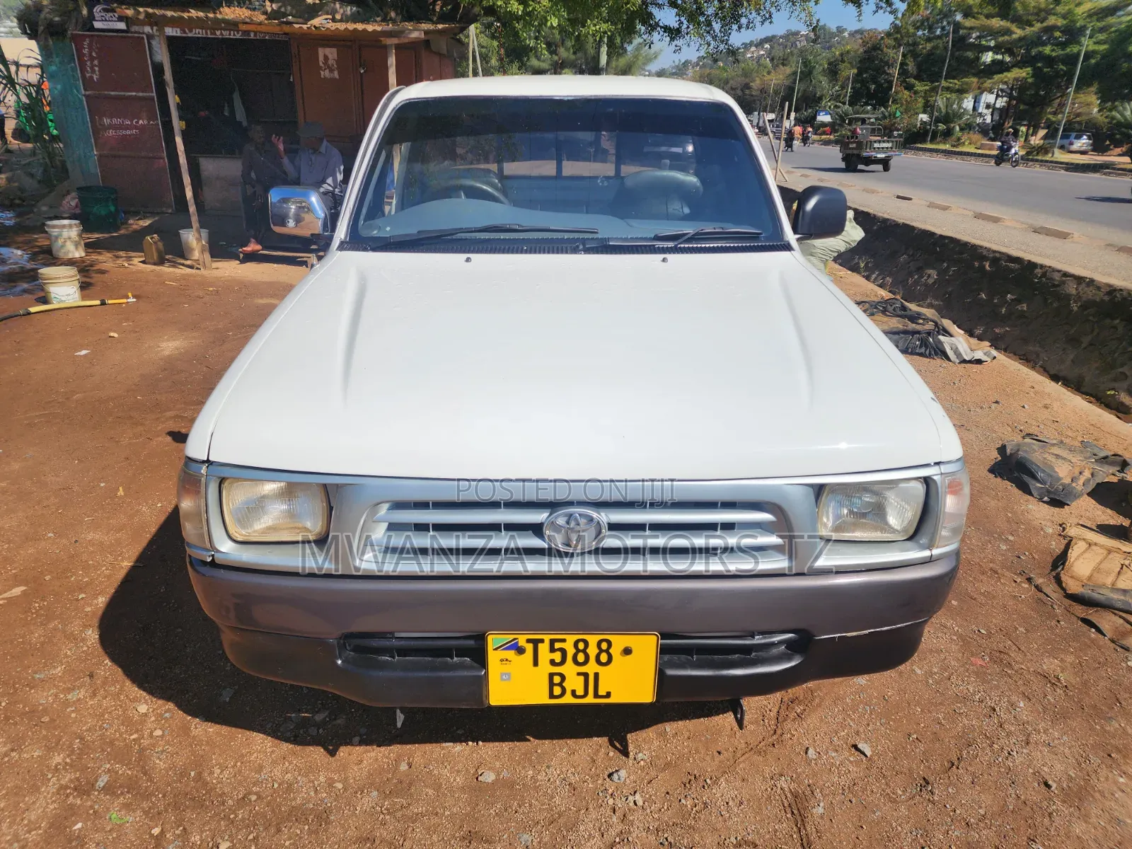 Toyota Hilux 2001 White