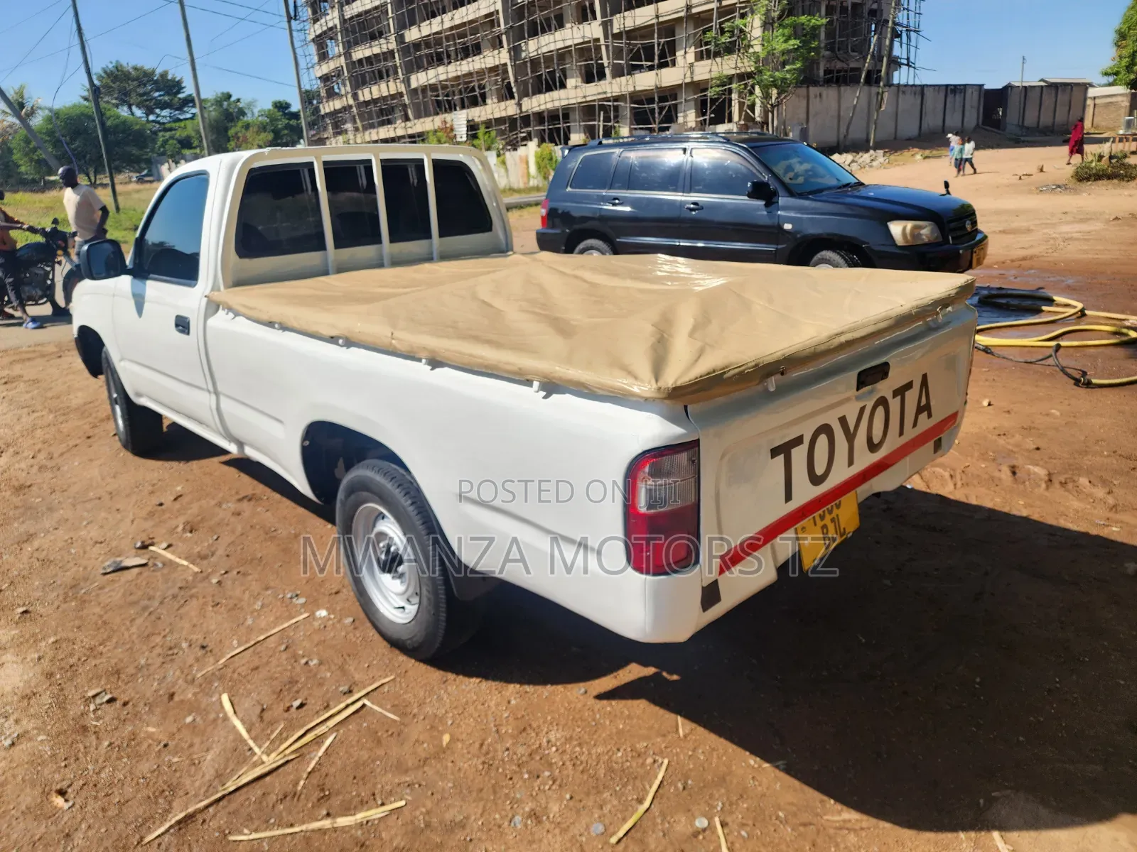 Toyota Hilux 2001 White