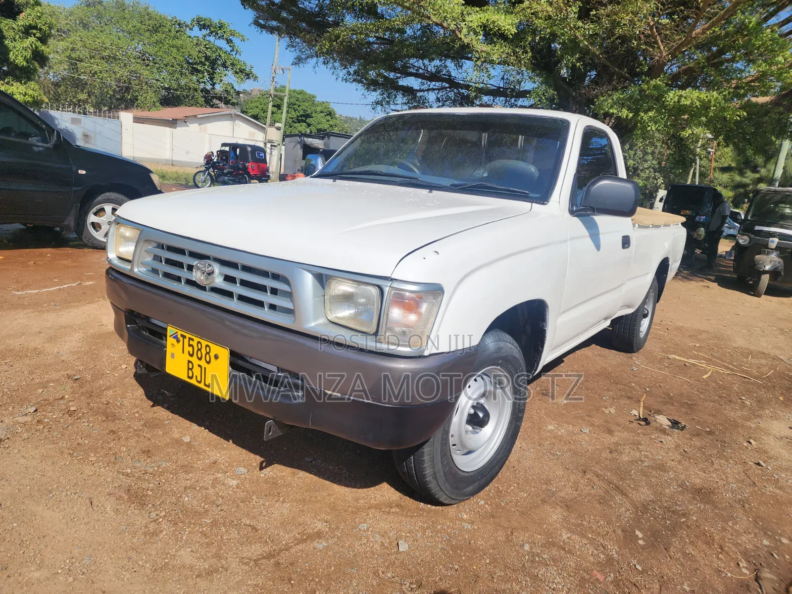 Toyota Hilux 2001 White