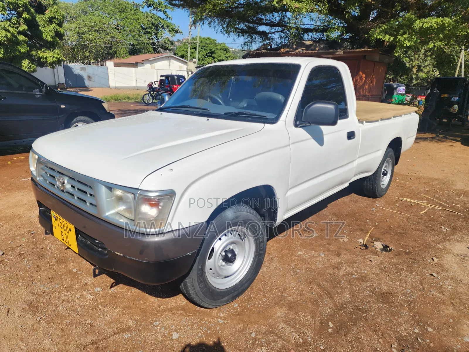 Toyota Hilux 2001 White